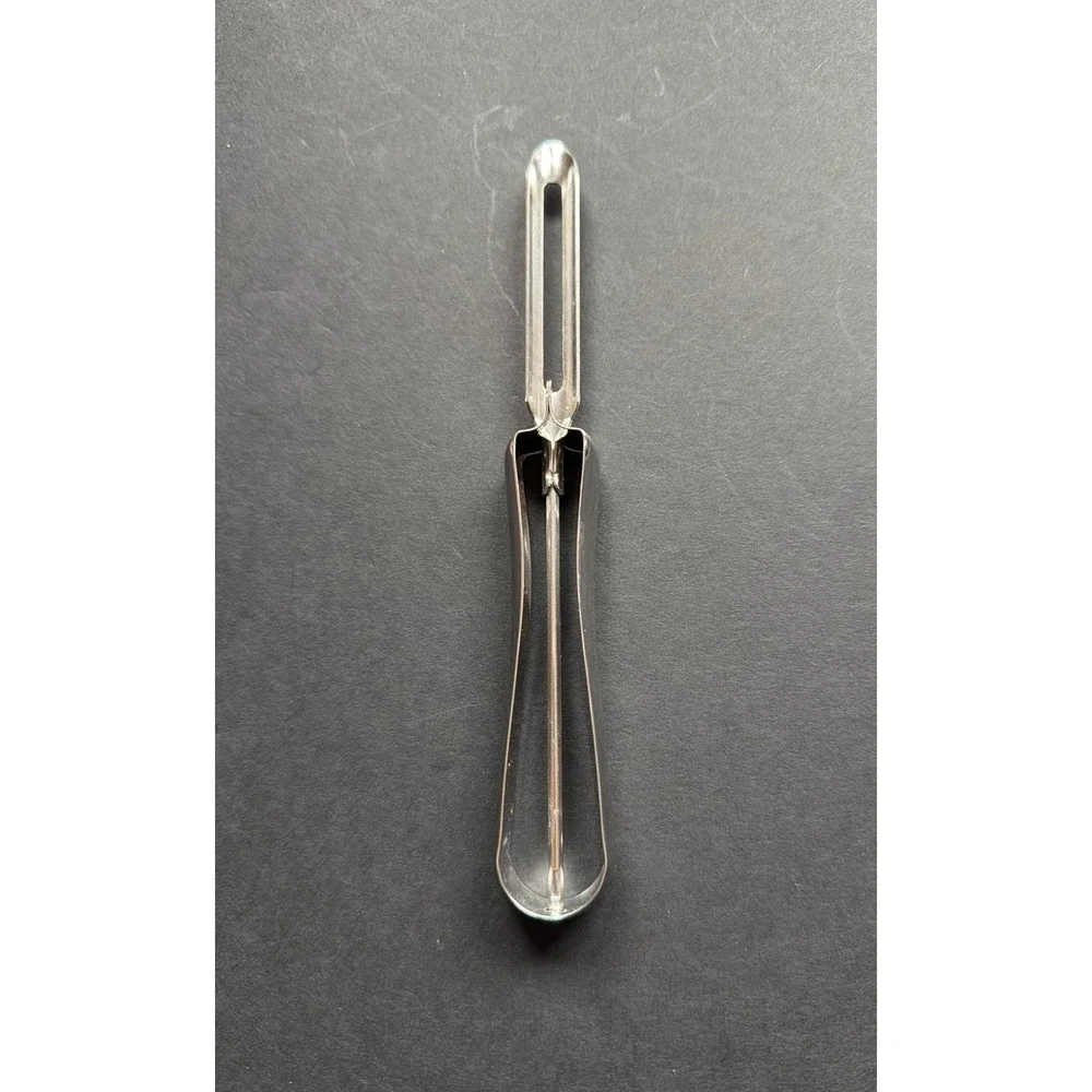 The Pampered Chef Stainless Steel Swivel Vegetable Peeler Silver Made in USA